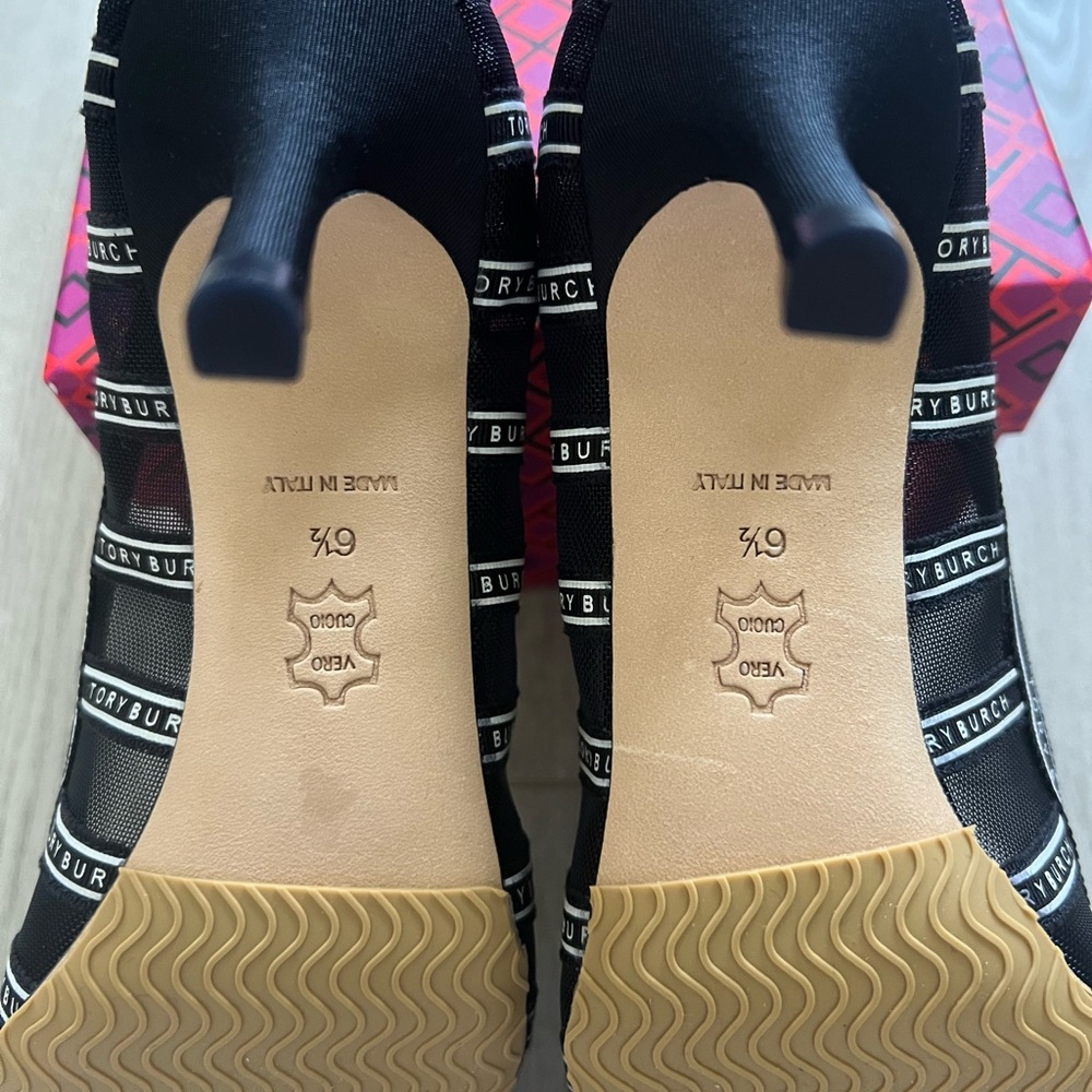 Tory Burch navy and ivory Heels - Picture 7 of 8